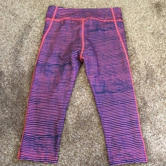 𝅺Under Armour Women’s Compression Capri Leggings - Picture 10 of 10